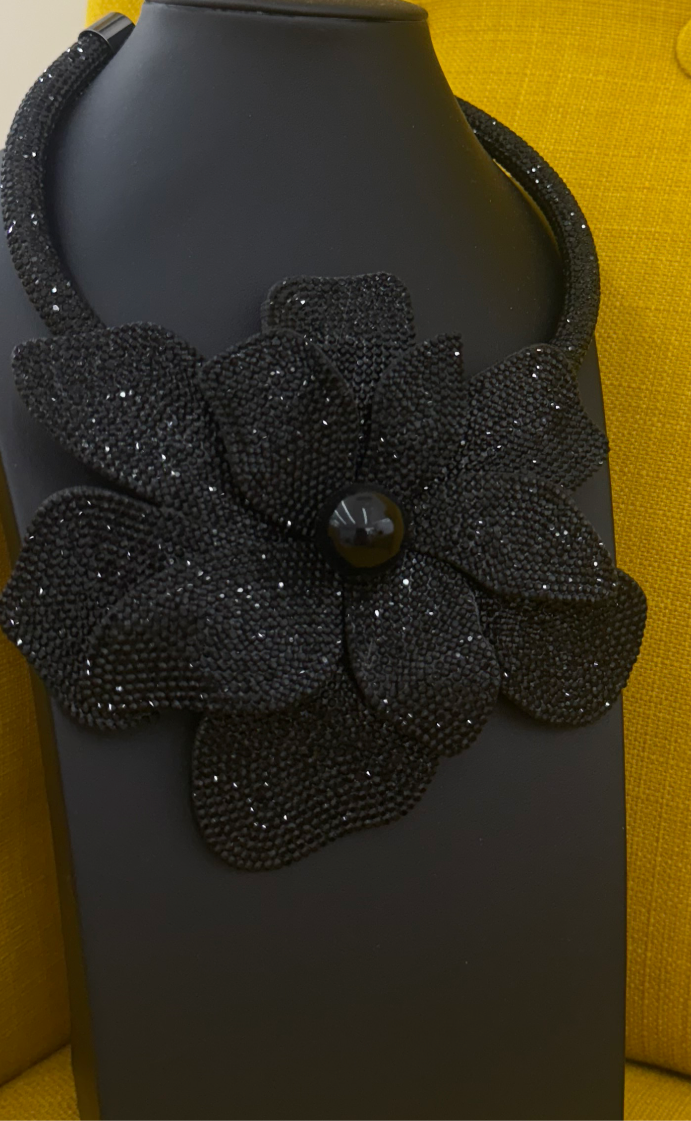Collana flower nera
