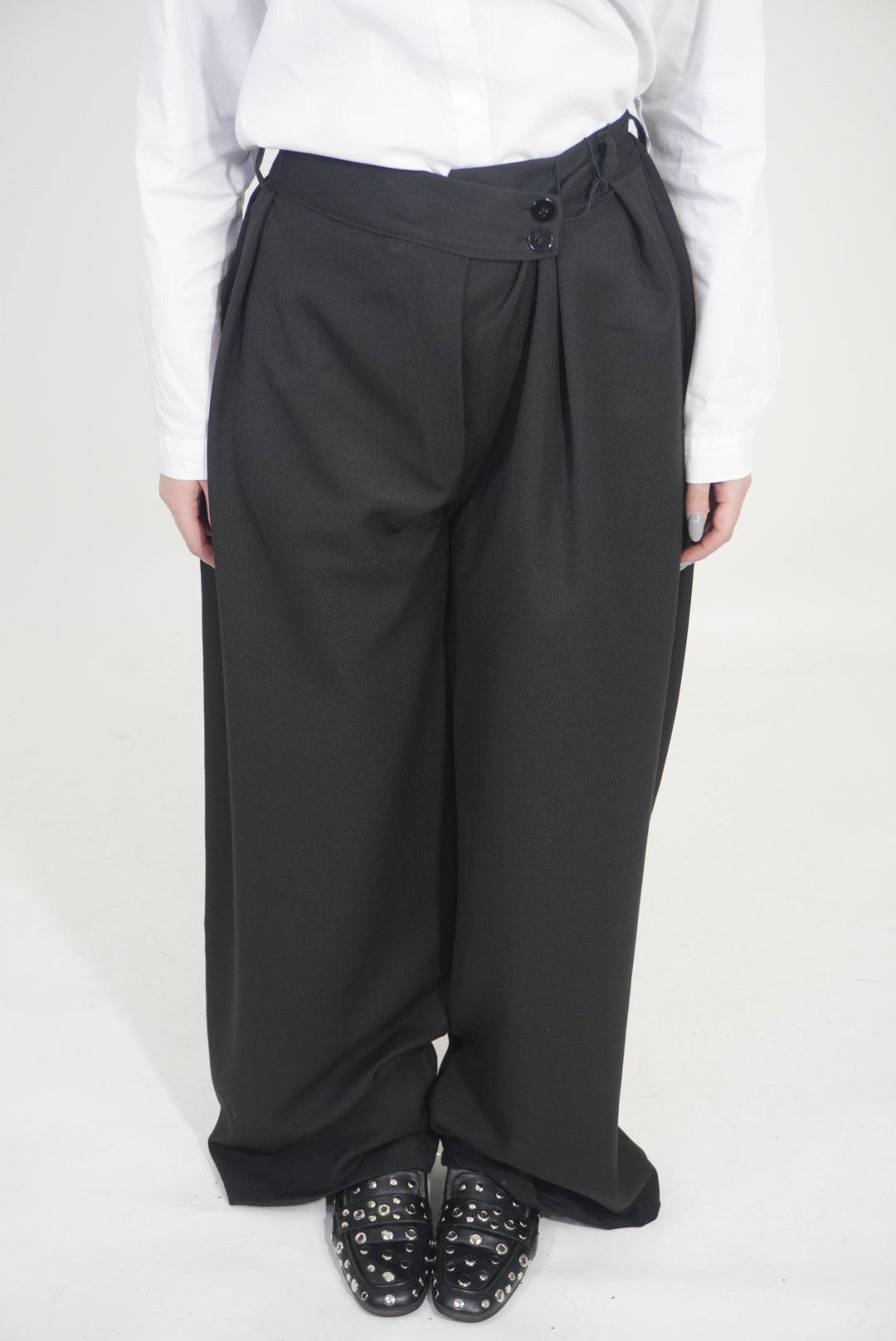 PANTALONE CON DOPPIA CHIUSURA