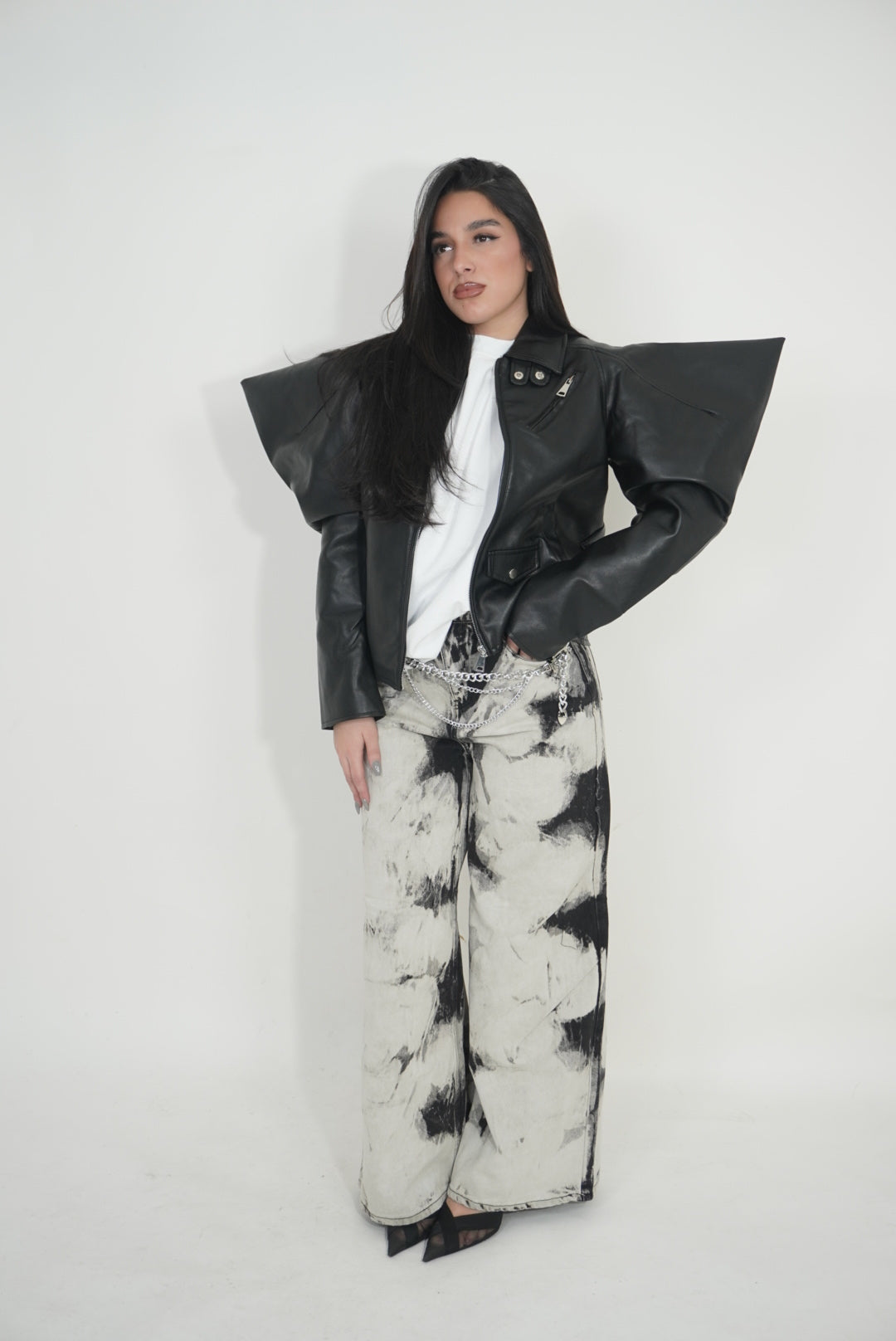 CHIODO CON MANICA A PIPISTRELLO