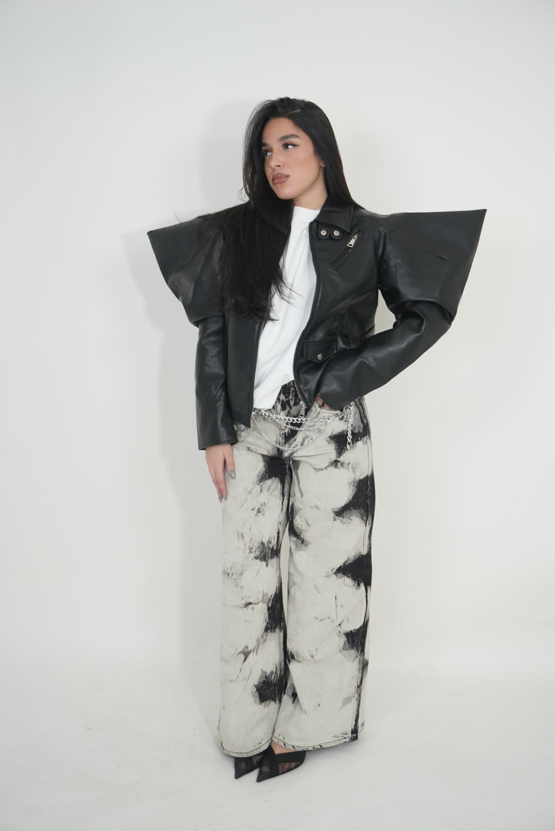 CHIODO CON MANICA A PIPISTRELLO